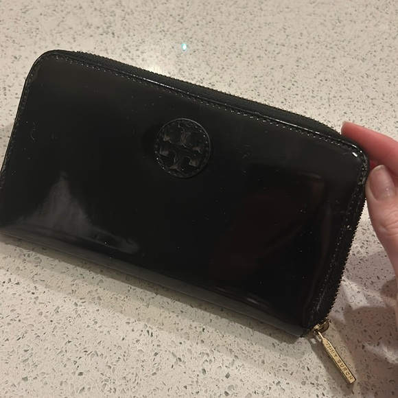Tory Burch Handbags - Tory Burch Black Patent Leather Weather
